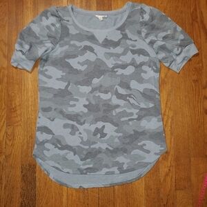 Jane And Delancey Camouflage Short Sleeve Top